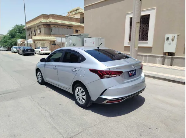 Car image 7