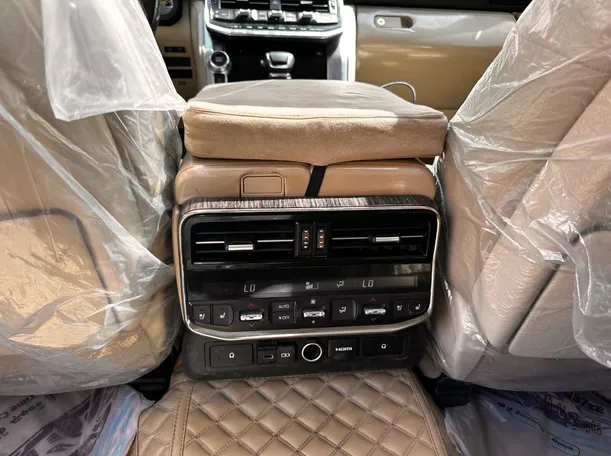 Car image 27