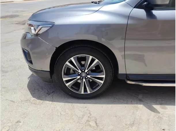 Car image 9
