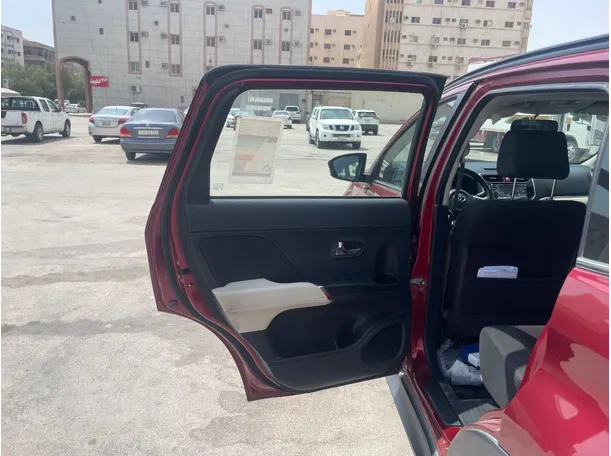 Car image 14