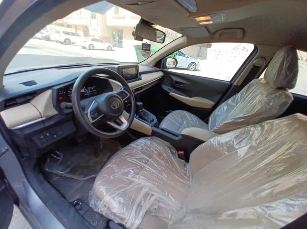 Car image 10