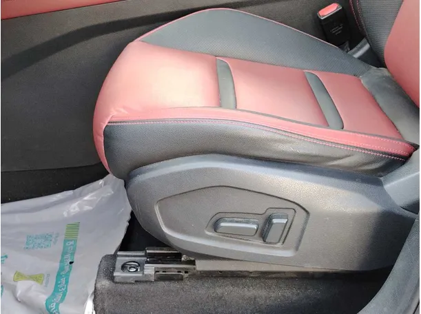 Car image 30