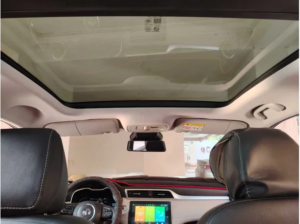 Car image 18