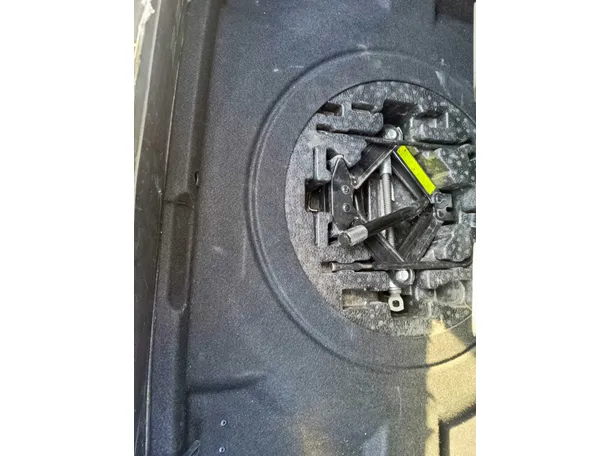 Car image 40