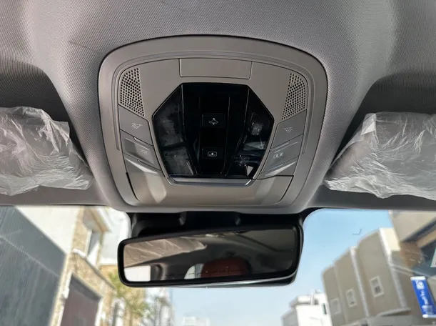 Car image 25