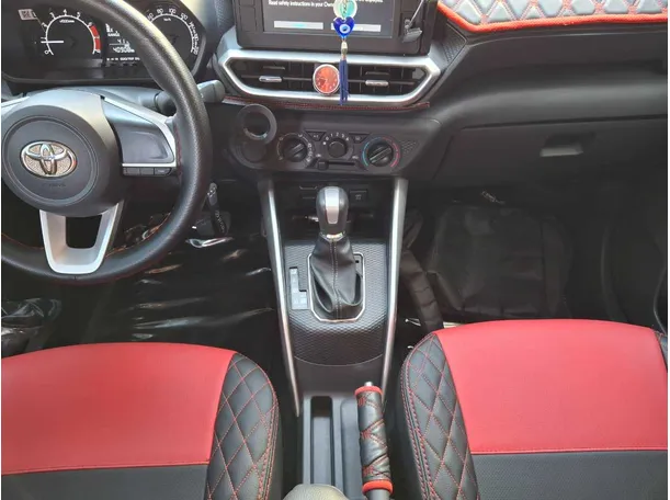Car image 14