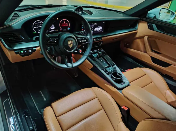 Car image 18