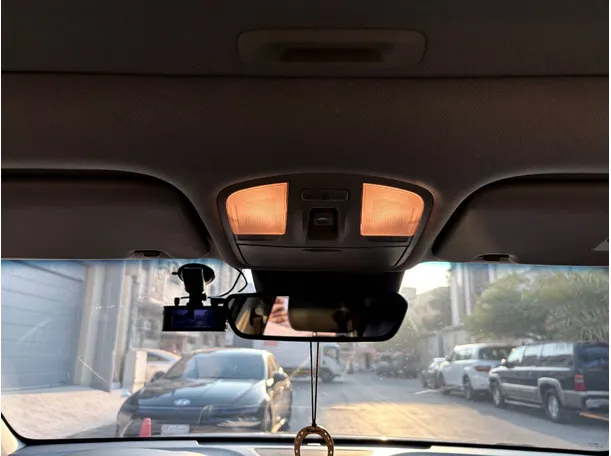 Car image 25