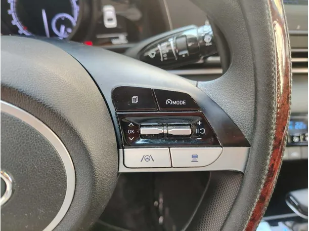 Car image 32
