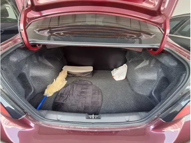Car image 19