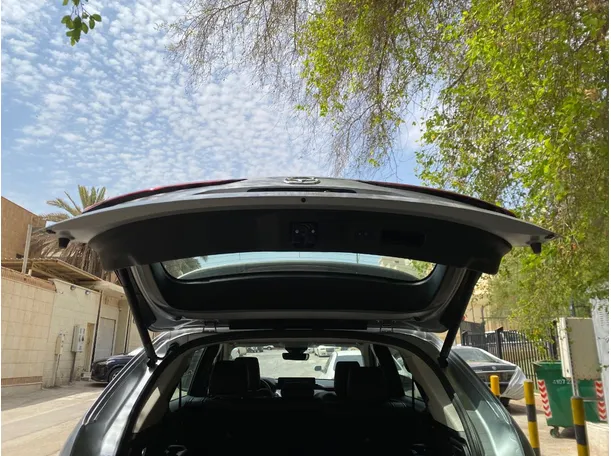 Car image 20