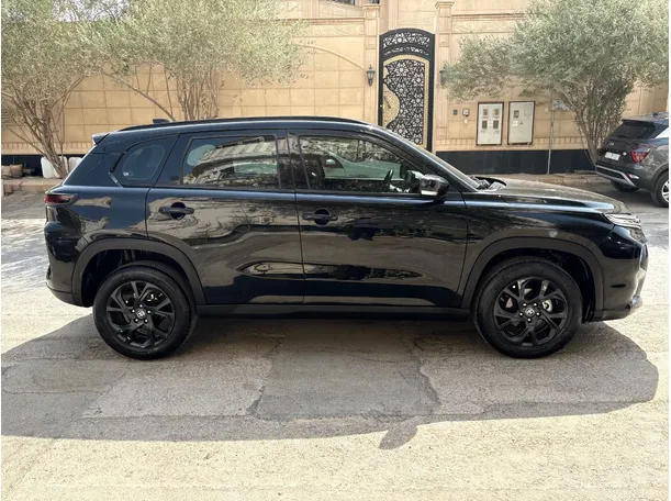 Car image 4