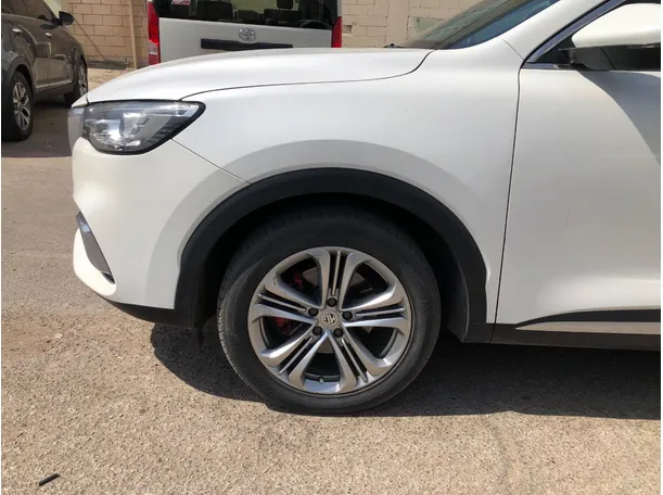Car image 8