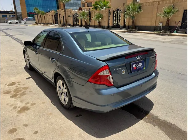 Car image 7