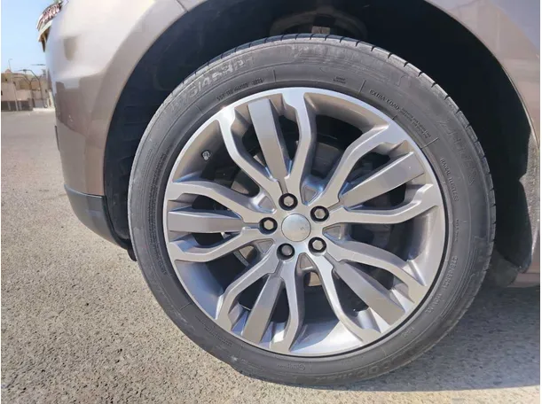 Car image 10