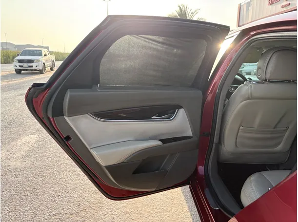 Car image 14