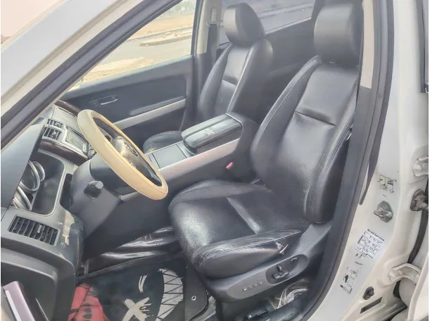 Car image 13