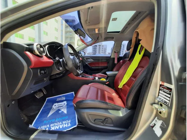 Car image 12