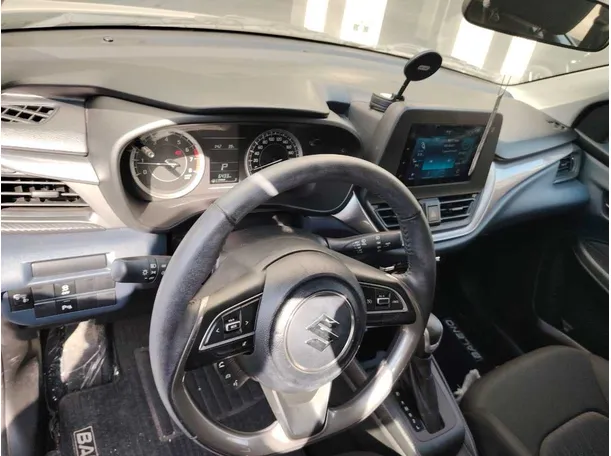 Car image 13