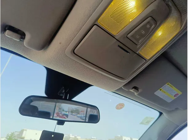 Car image 28
