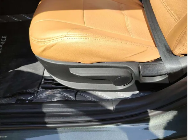 Car image 33