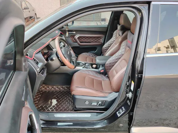 Car image 12