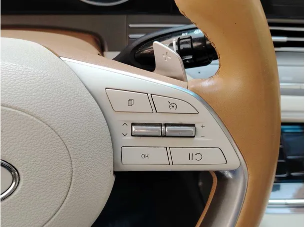 Car image 27