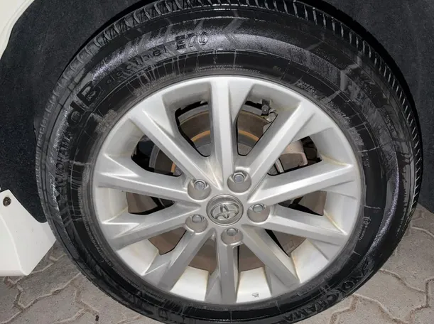 Car image 10
