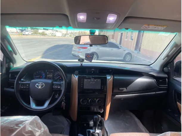Car image 17