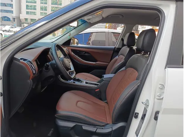 Car image 12