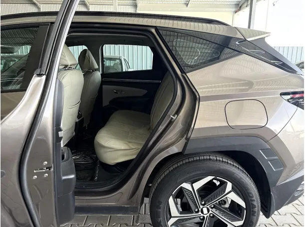 Car image 20