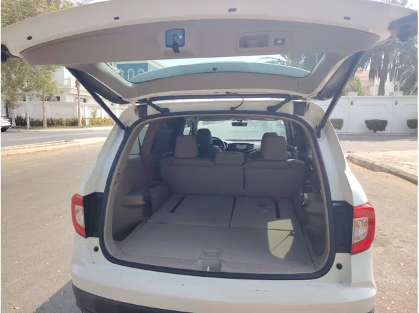 Car image 25