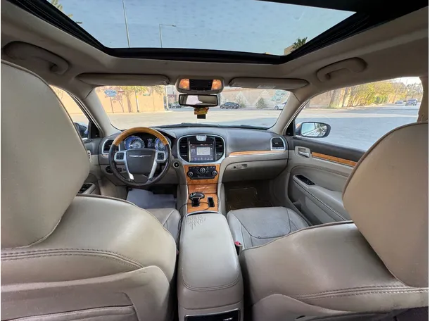 Car image 14