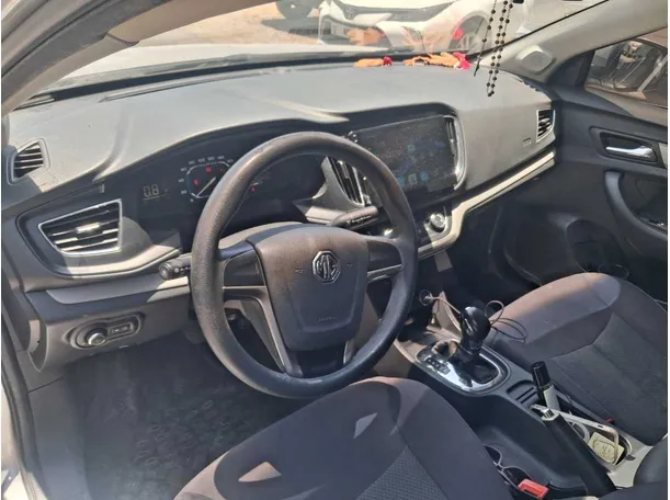 Car image 11