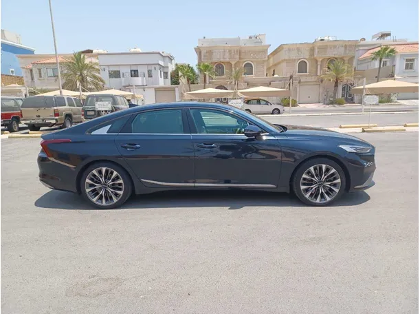Car image 4