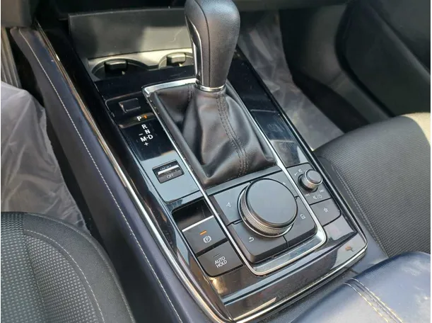 Car image 17