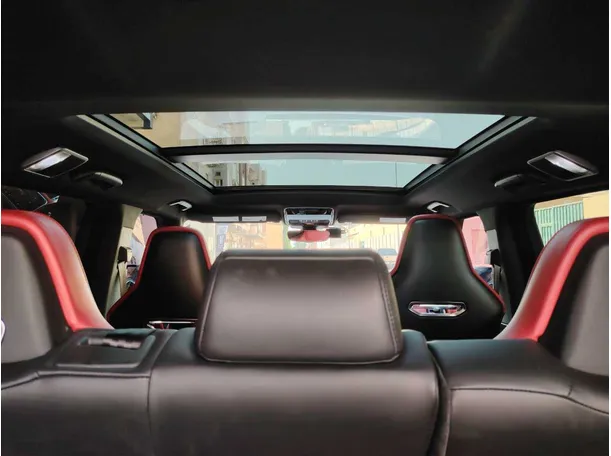 Car image 19