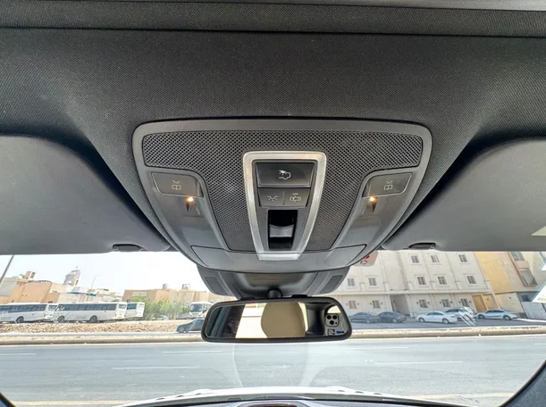 Car image 26