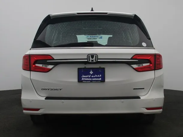 Car image 12