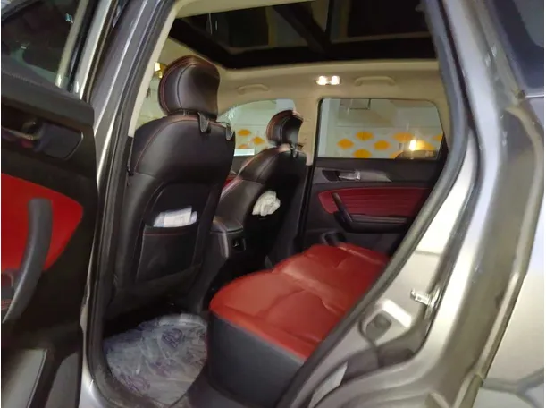 Car image 18