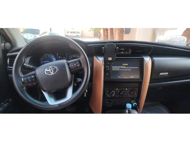 Car image 18
