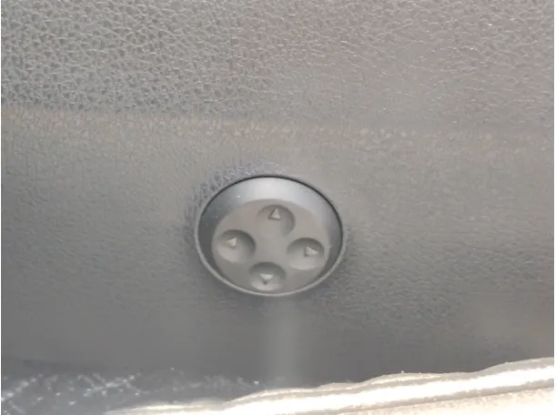 Car image 32