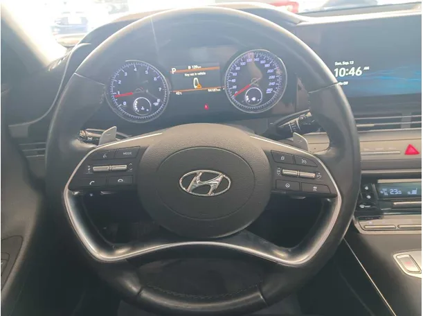 Car image 12