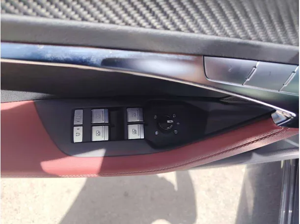 Car image 33