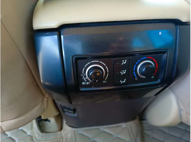 Car image 32