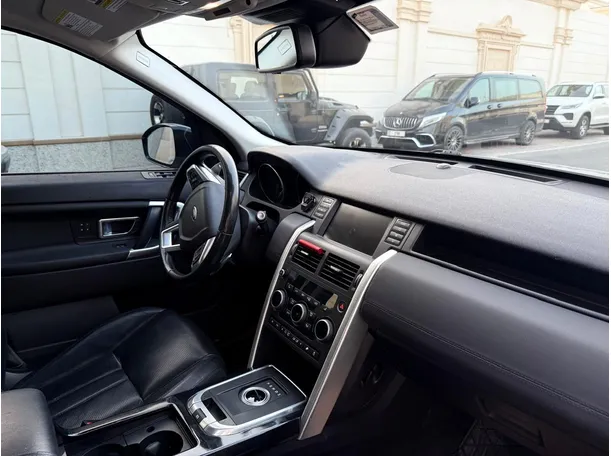 Car image 9