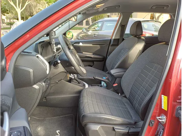 Car image 12