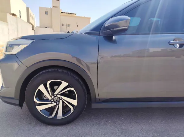 Car image 9