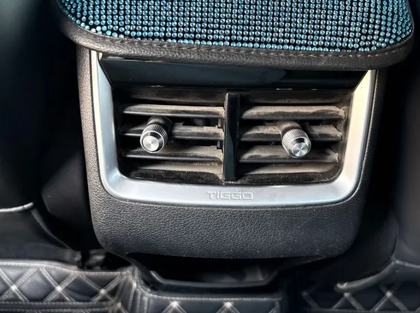 Car image 27