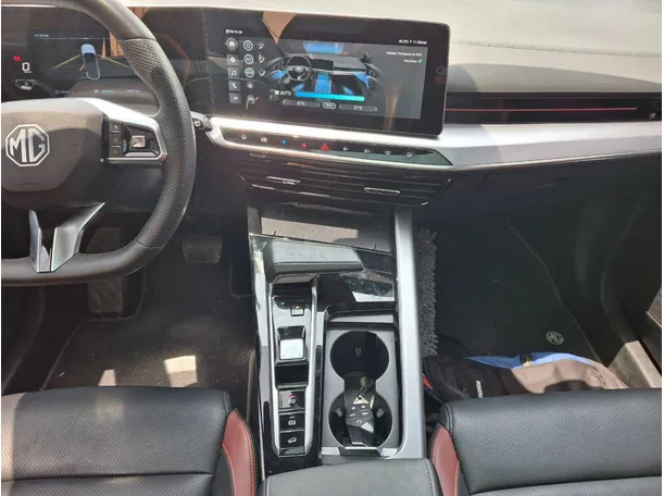 Car image 17